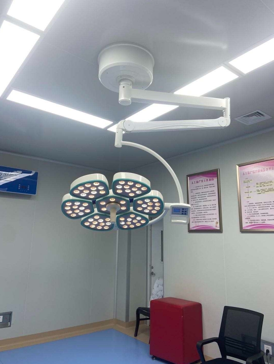 Flexible Adjustable Color Temperature LED Shadowless မီးအိမ် Double Domes Osram Bulb Ceiling Operating light Surgical Lamp