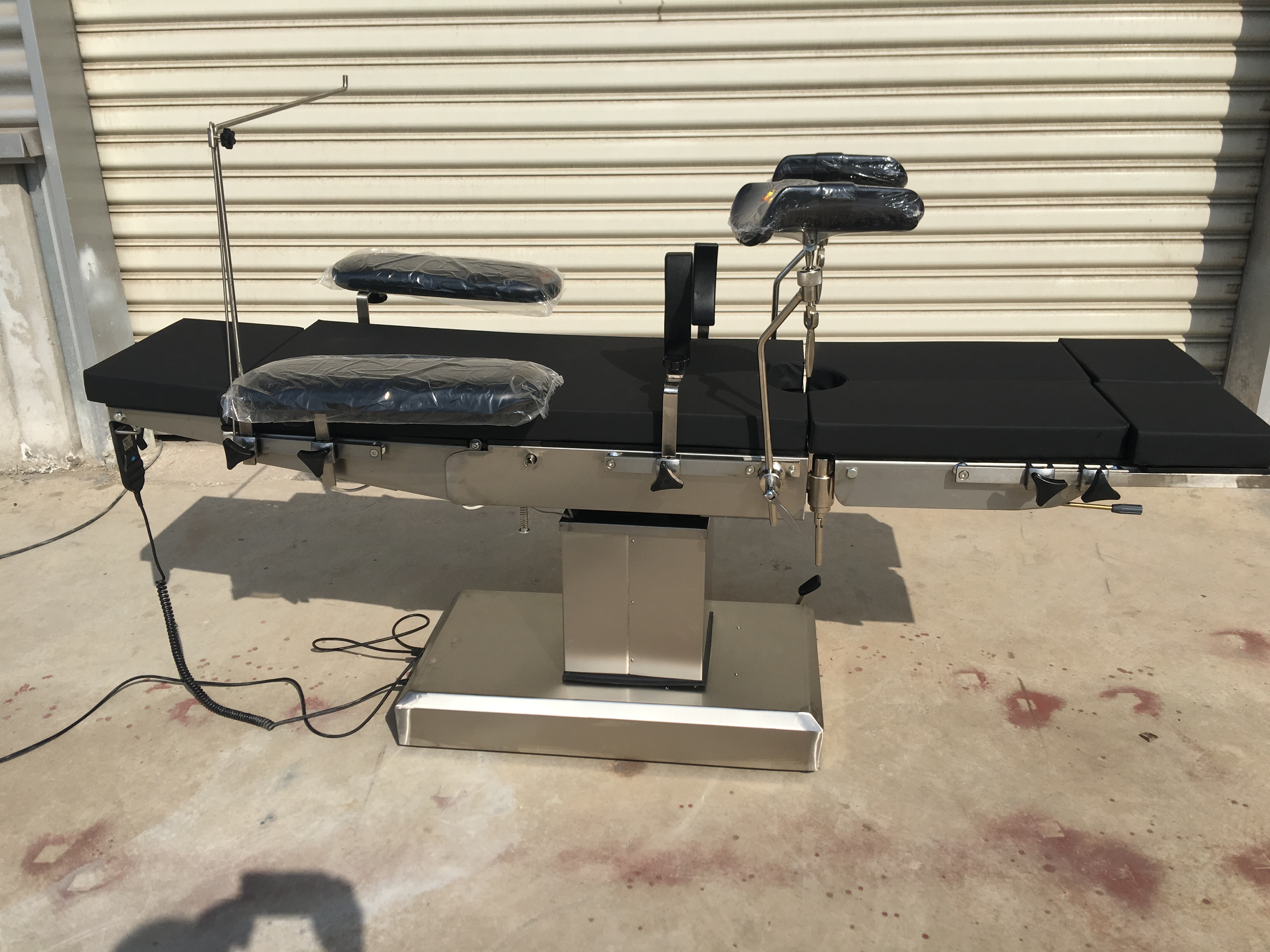 ရေဒီယိုသတ္တိကြွအရိုးခွဲစိတ်မှု Table Electric C-Arm X-Ray Operating Table Electric Operation Theatre Table